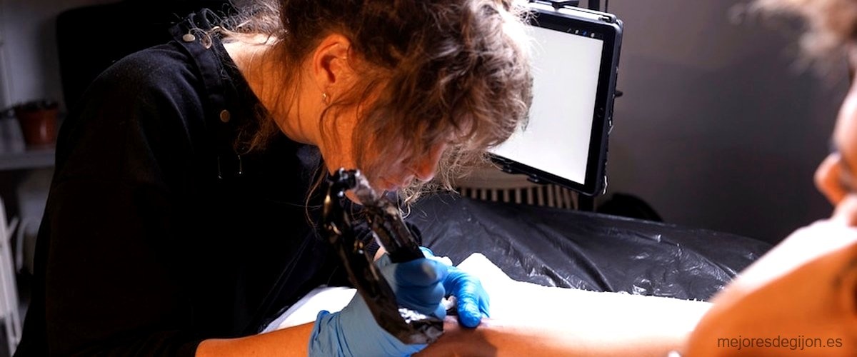 Los 4 mejores servicios de eliminación de tatuajes en Gijón